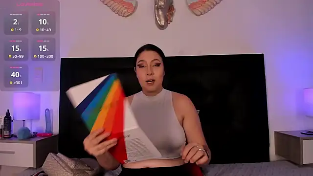 Snapshot of andrea_Queensel chatting on 10-28-25, 03:21 andrea Queensel online show from 10-28-25, 03:21