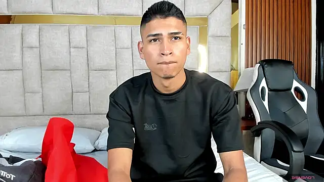 Emiliano Reyes online show from 11-15-25, 03:04