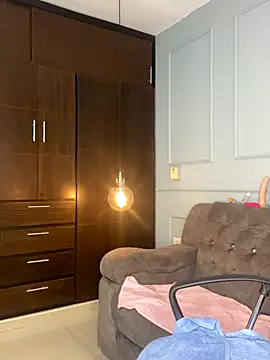 Orianabluee  online show from 11-20-25, 03:18