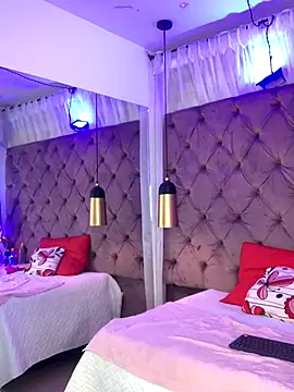 Orianabluee  online show from 12-16-25, 07:30