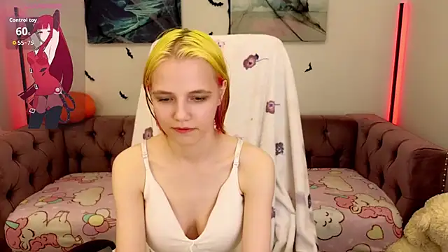 Snapshot of MitaSide chatting on 10-20-25, 08:42 MitaSide online show from 10-20-25, 08:42