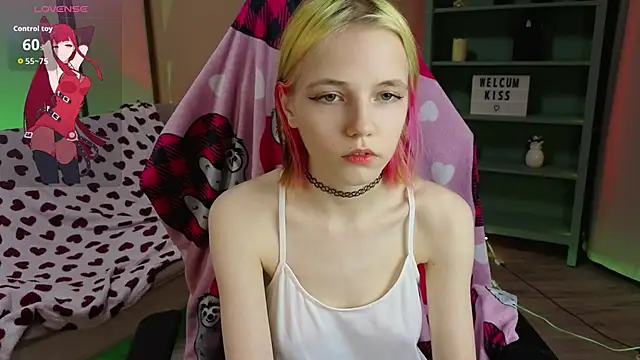 Snapshot of MitaSide chatting on 11-18-25, 03:49 MitaSide online show from 11-18-25, 03:49