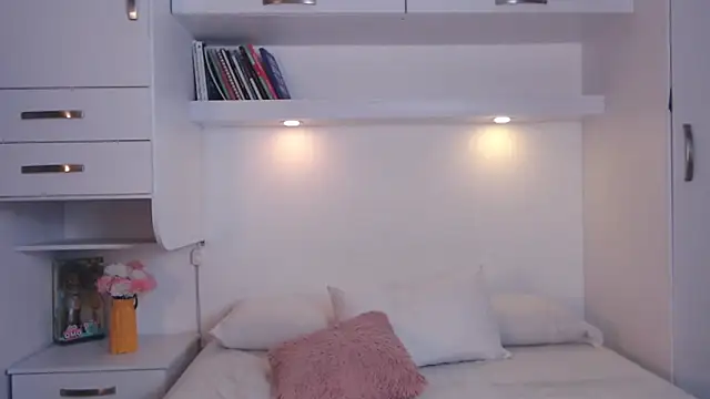 MartiRuis10 online show from 10-25-25, 07:41