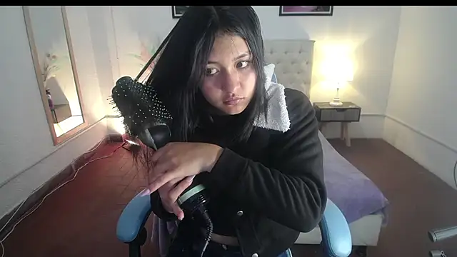 Snapshot of Betsy__ chatting on 10-24-25, 04:53 Betsy   online show from 10-24-25, 04:53