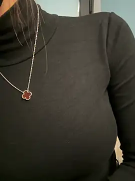 Snapshot of Bong-g chatting on 03-12-26, 03:45 Bong-g online show from 03-12-26, 03:45