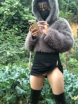 Kylie beem online show from 12-20-25, 01:45