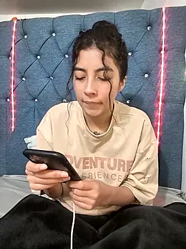 ShareeBax  online show from 10-22-25, 04:13