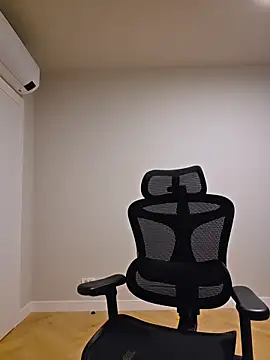 Snapshot of MiaRides19 chatting on 05-08-26, 06:02 MiaRides19 online show from 05-08-26, 06:02