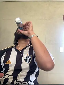 Snapshot of LoboCachorro chatting on 11-21-25, 03:00 LoboCachorro online show from 11-21-25, 03:00