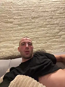 Snapshot of Rotteei1 chatting on 10-23-25, 04:23 Rotteei1 online show from 10-23-25, 04:23