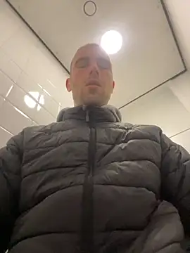 Snapshot of Rotteei1 chatting on 10-24-25, 12:01 Rotteei1 online show from 10-24-25, 12:01