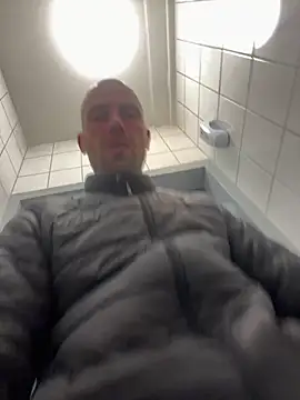 Snapshot of Rotteei1 chatting on 10-31-25, 10:05 Rotteei1 online show from 10-31-25, 10:05