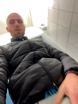 Snapshot of Rotteei1 chatting on 11-04-25, 12:26 Rotteei1 online show from 11-04-25, 12:26