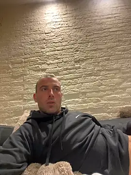 Snapshot of Rotteei1 chatting on 11-26-25, 08:32 Rotteei1 online show from 11-26-25, 08:32