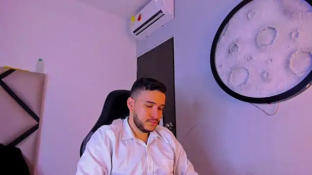 Snapshot of mike_257 chatting on 06-19-26, 11:58 mike 257 online show from 06-19-26, 11:58