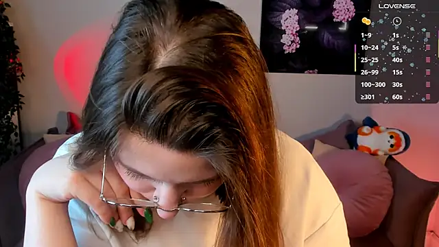 Snapshot of fairy_tara chatting on 12-17-25, 06:19 fairy tara online show from 12-17-25, 06:19