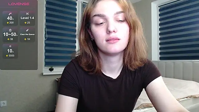 EmiliaRhodes online show from 10-29-25, 06:42