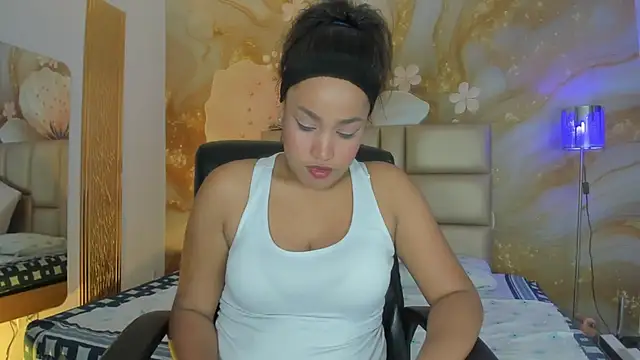 NahomiWalker  online show from 12-01-25, 07:41