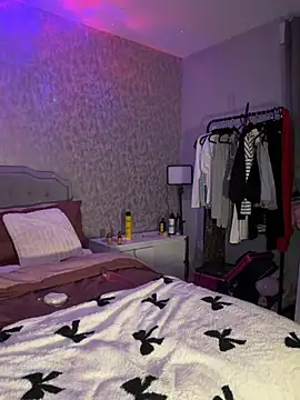 Ellieskyyee1 online show from 01-13-26, 09:31