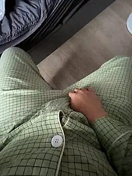 Snapshot of parkpark2 chatting on 11-23-25, 02:00 parkpark2 online show from 11-23-25, 02:00