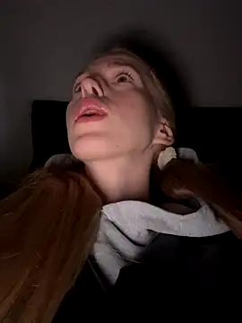 kira mia online show from 11-28-25, 03:36