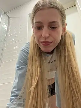 kira mia online show from 04-18-26, 07:29