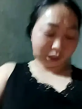 Snapshot of suka-bibi chatting on 11-25-25, 01:33 suka-bibi online show from 11-25-25, 01:33