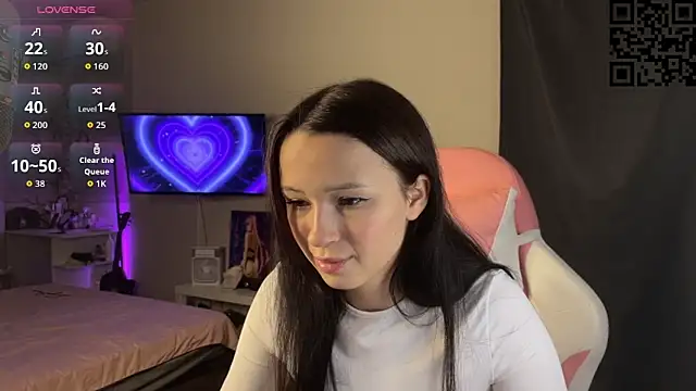 Snapshot of ella_simons chatting on 11-10-25, 12:53 ella simons online show from 11-10-25, 12:53