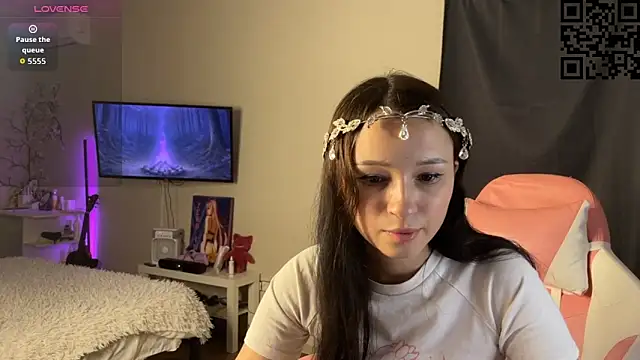 Snapshot of ella_simons chatting on 11-13-25, 01:48 ella simons online show from 11-13-25, 01:48