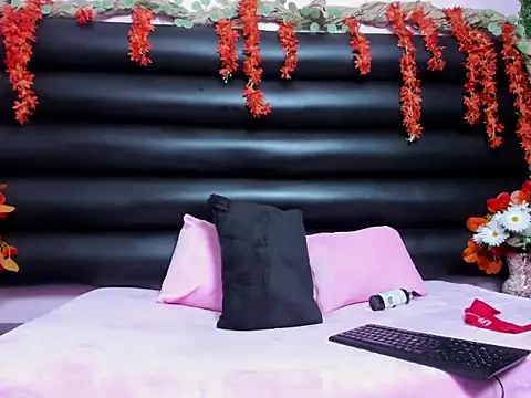 Veella Pariis  online show from 10-24-25, 12:45