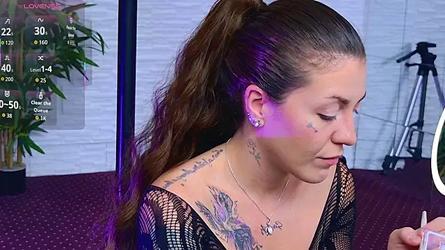 Snapshot of IvorySwan chatting on 11-15-25, 05:49 IvorySwan online show from 11-15-25, 05:49