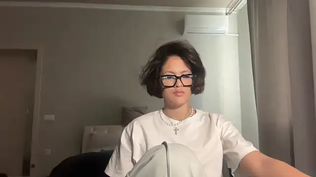 Snapshot of LeandraCasali chatting on 10-20-25, 01:11 LeandraCasali online show from 10-20-25, 01:11