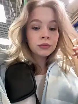 Snapshot of Eliiizaaa chatting on 10-25-25, 04:24 Eliiizaaa online show from 10-25-25, 04:24