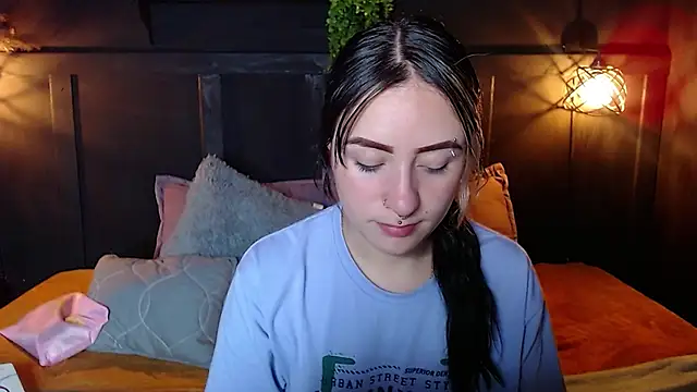 Christine julianne online show from 10-21-25, 07:14