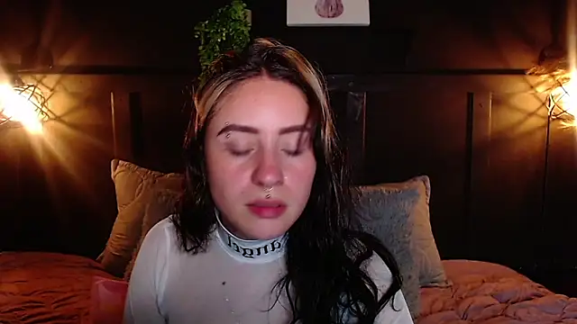 Christine julianne online show from 10-31-25, 01:17