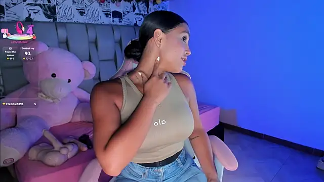 Snapshot of sofialaurentxox chatting on 01-08-26, 08:22 sofialaurentxox online show from 01-08-26, 08:22