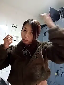 Snapshot of Sakura_yummy chatting on 10-21-25, 12:50 Sakura yummy online show from 10-21-25, 12:50