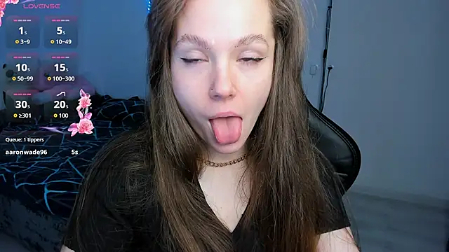 Snapshot of cute_little_Emily chatting on 11-05-25, 04:01 cute little Emily online show from 11-05-25, 04:01