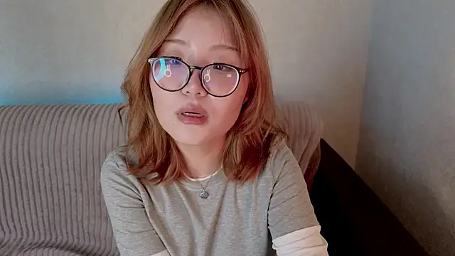 Snapshot of im_erica chatting on 10-23-25, 03:06 im erica online show from 10-23-25, 03:06