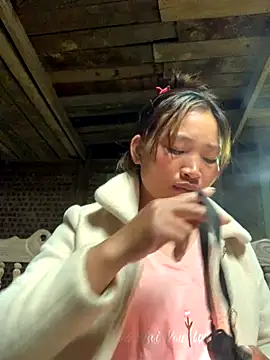 Snapshot of sowbibi chatting on 10-21-25, 12:17 sowbibi online show from 10-21-25, 12:17