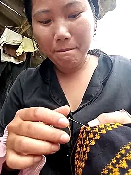 Snapshot of emlylin chatting on 10-22-25, 04:02 emlylin online show from 10-22-25, 04:02