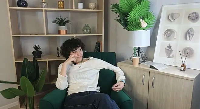 Snapshot of PhebeCharron chatting on 10-21-25, 03:13 PhebeCharron online show from 10-21-25, 03:13