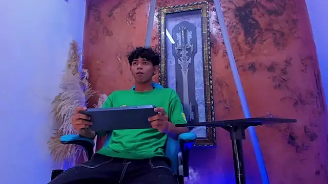 Snapshot of Sex_Boy_33_ chatting on 10-30-25, 04:47 Sex Boy 33 online show from 10-30-25, 04:47