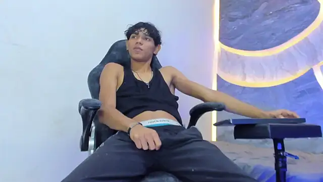 Snapshot of Sex_Boy_33_ chatting on 11-13-25, 03:27 Sex Boy 33 online show from 11-13-25, 03:27