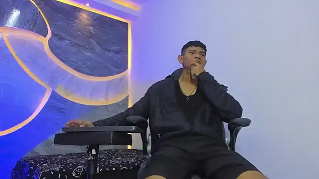 Snapshot of Sex_Boy_33_ chatting on 11-30-25, 05:00 Sex Boy 33 online show from 11-30-25, 05:00