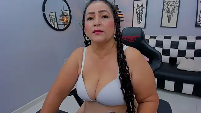 Snapshot of Elena_Milff chatting on 10-24-25, 07:21 Elena Milff online show from 10-24-25, 07:21