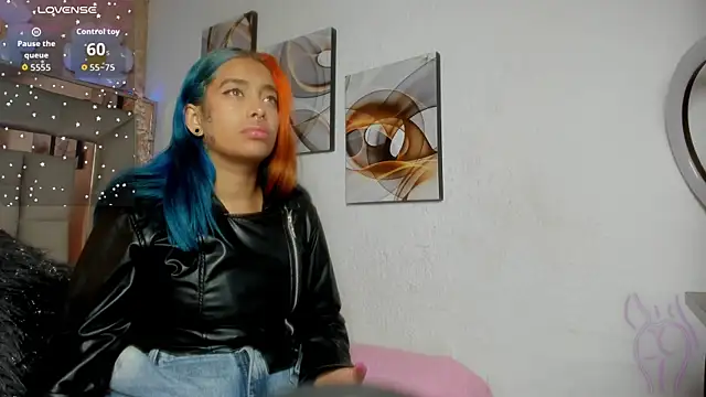 Snapshot of Cristall_ravven chatting on 11-10-25, 01:32 Cristall ravven online show from 11-10-25, 01:32