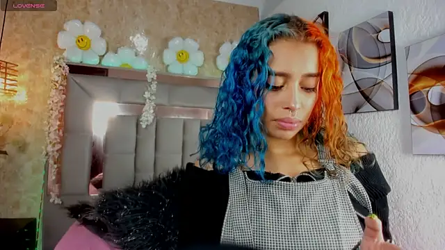 Snapshot of Cristall_ravven chatting on 11-25-25, 03:12 Cristall ravven online show from 11-25-25, 03:12