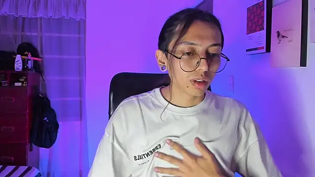 Snapshot of _Astrea_ chatting on 02-17-26, 02:19 Astrea online show from 02-17-26, 02:19