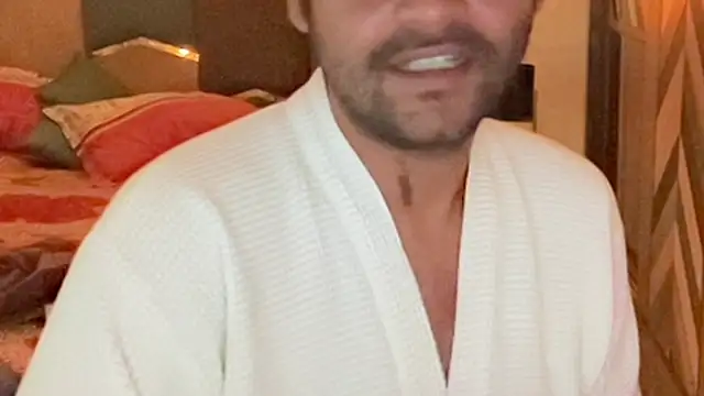 Snapshot of MakeMeAwareAah chatting on 10-20-25, 03:01 MakeMeAwareAah online show from 10-20-25, 03:01